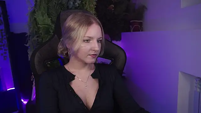Snapshot of ViolaMore chatting on 07-28-26, 12:48 ViolaMore online show from 07-28-26, 12:48