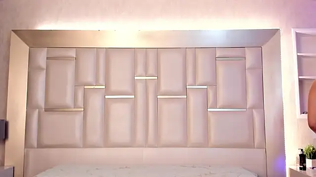 Alma Monclair  online show from 04-15-26, 07:43