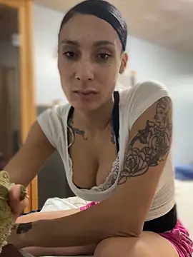 Snapshot of FerrariFrench chatting on 10-08-25, 03:48 FerrariFrench online show from 10-08-25, 03:48