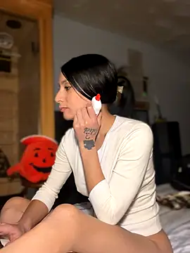 Snapshot of FerrariFrench chatting on 10-22-25, 06:35 FerrariFrench online show from 10-22-25, 06:35