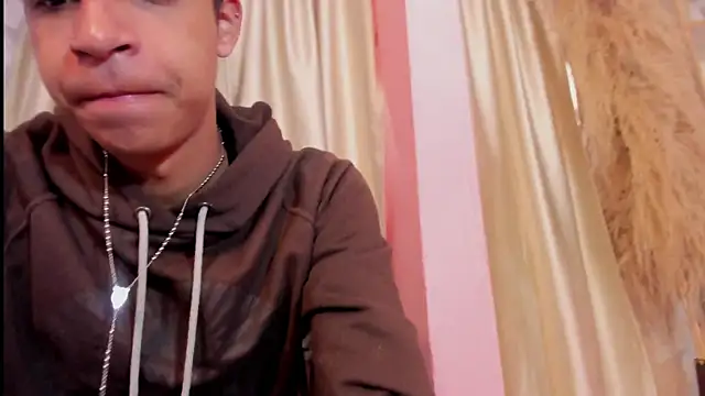 Snapshot of Ethan_qop chatting on 07-03-26, 11:27 Ethan qop online show from 07-03-26, 11:27