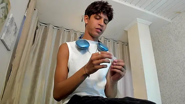 Snapshot of Ethan_qop chatting on 07-05-26, 10:17 Ethan qop online show from 07-05-26, 10:17