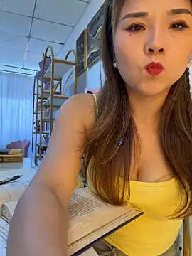 Snapshot of Xiaoxiao-y chatting on 06-22-26, 07:05 Xiaoxiao-y online show from 06-22-26, 07:05