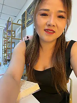 Snapshot of Xiaoxiao-y chatting on 06-28-26, 09:04 Xiaoxiao-y online show from 06-28-26, 09:04