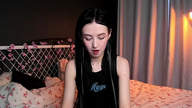Snapshot of lizaa_breeze chatting on 07-11-26, 05:48 lizaa breeze online show from 07-11-26, 05:48