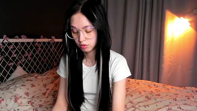 Snapshot of lizaa_breeze chatting on 07-21-26, 05:04 lizaa breeze online show from 07-21-26, 05:04