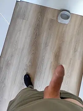 Essie deLona online show from 04-21-26, 07:03