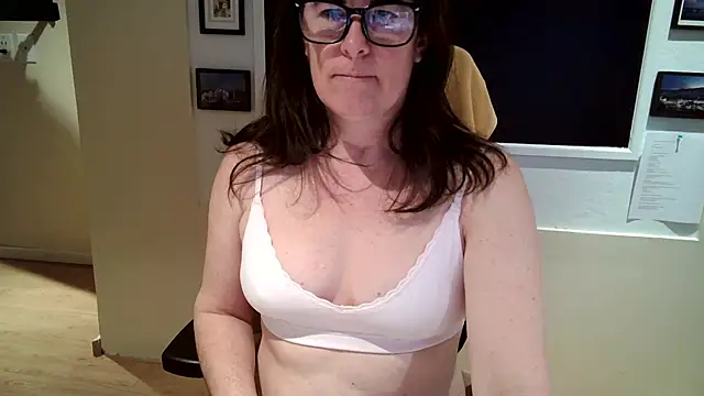 CuriousMadame online show from 04-18-26, 11:58