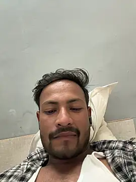 newdelhiBOY  online show from 04-17-26, 07:44