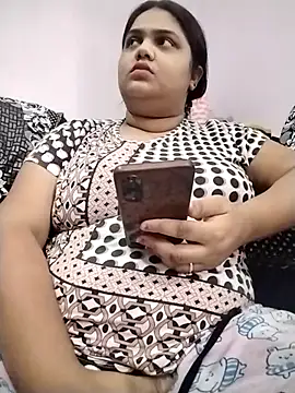 Snapshot of hotsilk21 chatting on 06-15-26, 08:05 hotsilk21 online show from 06-15-26, 08:05