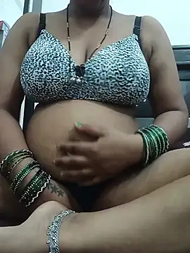 Snapshot of Sweet_beby09 chatting on 08-07-26, 11:40 Sweet beby09 online show from 08-07-26, 11:40