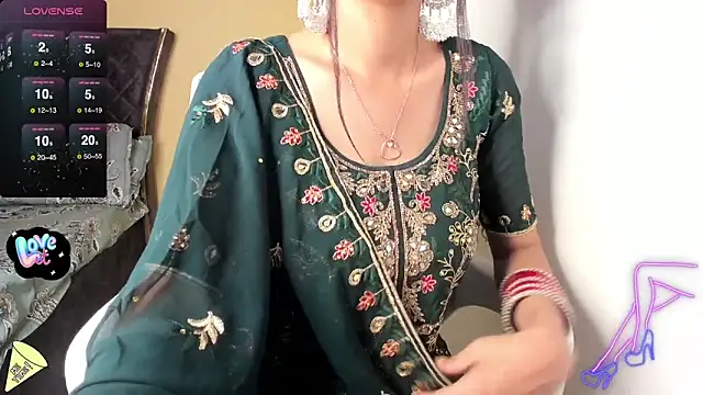 Snapshot of Abigail_Ab chatting on 03-11-25, 04:51 Abigail Ab online show from 03-11-25, 04:51