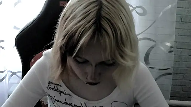 Vi Nika online show from 04-18-26, 01:04