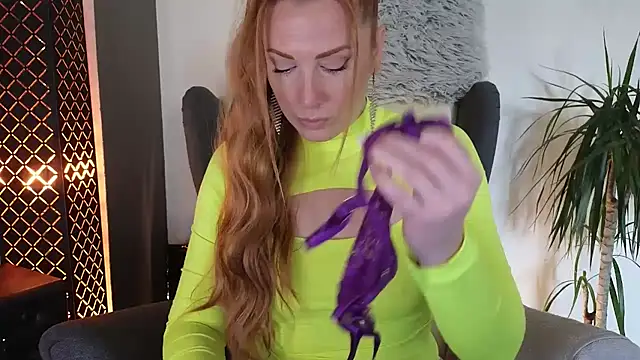 Sharon Red online show from 10-31-25, 11:33