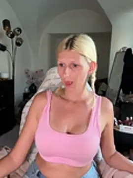 Snapshot of barbiplaymate chatting on 06-24-26, 08:46 barbiplaymate online show from 06-24-26, 08:46