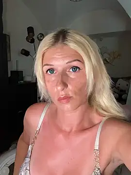 Snapshot of barbiplaymate chatting on 06-29-26, 02:06 barbiplaymate online show from 06-29-26, 02:06