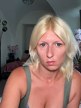 Snapshot of barbiplaymate chatting on 08-05-26, 08:50 barbiplaymate online show from 08-05-26, 08:50