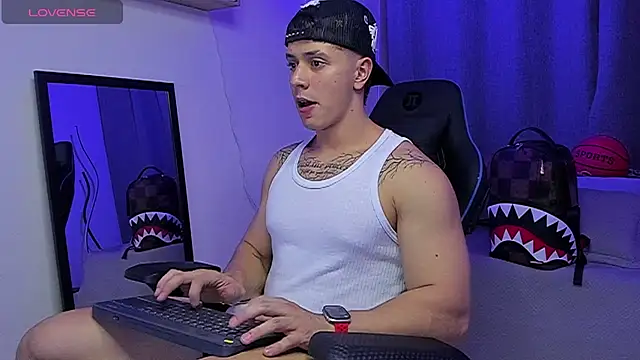 Snapshot of ASHTON_HILS chatting on 07-11-26, 04:59 ASHTON HILS online show from 07-11-26, 04:59