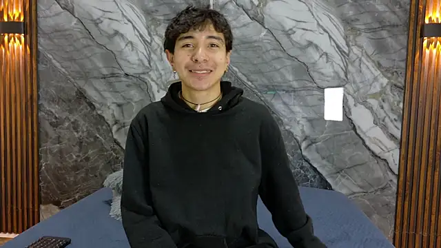 NoahWalker   online show from 05-18-26, 11:05