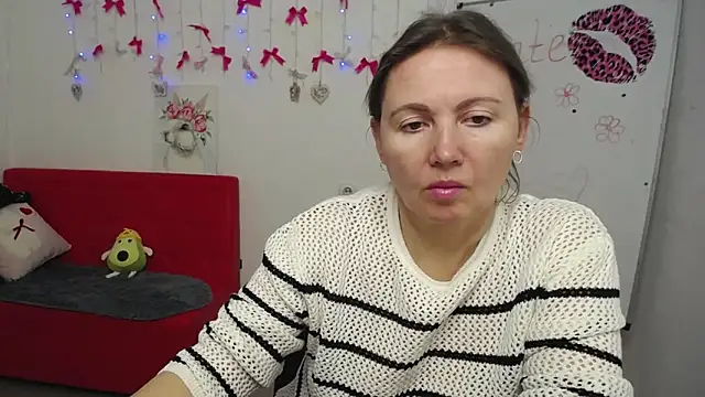 ZoyaPask online show from 04-28-26, 05:34