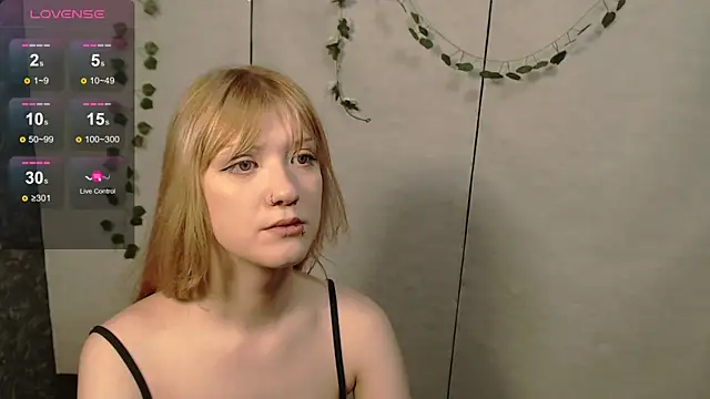 Snapshot of Lina_Wi chatting on 04-30-26, 08:15 Lina Wi online show from 04-30-26, 08:15