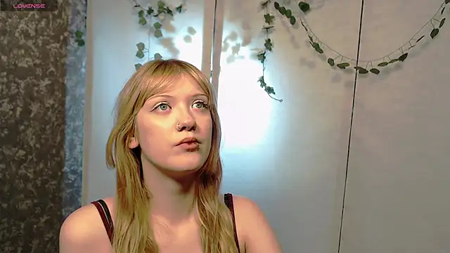 Snapshot of Lina_Wi chatting on 05-01-26, 08:13 Lina Wi online show from 05-01-26, 08:13