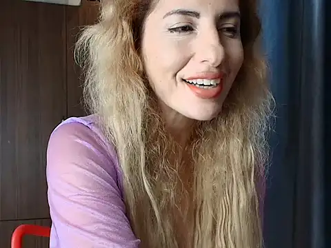 Snapshot of _horny_sexy_ chatting on 10-24-25, 06:32  horny sexy  online show from 10-24-25, 06:32