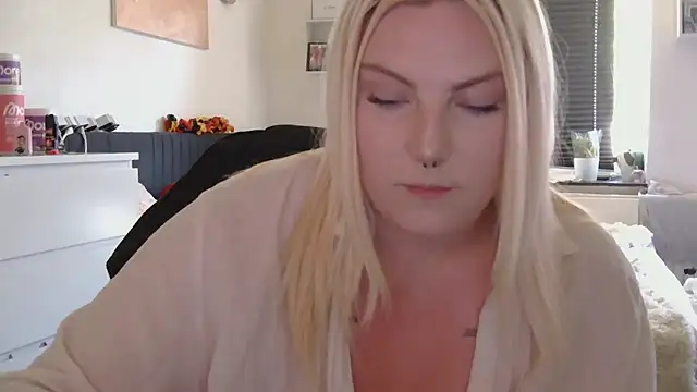Snapshot of josi-420 chatting on 06-26-26, 04:22 josi-420 online show from 06-26-26, 04:22