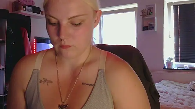 Snapshot of josi-420 chatting on 07-16-26, 06:25 josi-420 online show from 07-16-26, 06:25