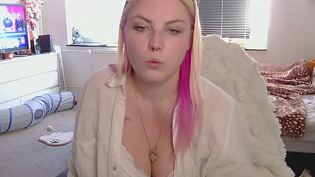 Snapshot of josi-420 chatting on 07-29-26, 02:04 josi-420 online show from 07-29-26, 02:04