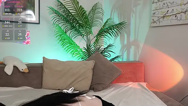 Snapshot of Rose_verby chatting on 07-31-26, 04:12 Rose verby online show from 07-31-26, 04:12