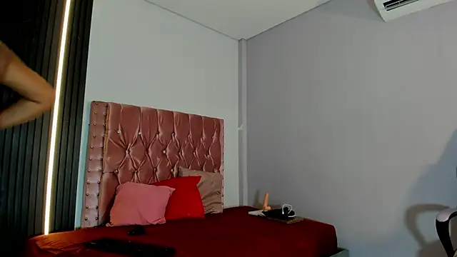 Snapshot of aisha_moore chatting on 08-05-26, 07:28 aisha moore online show from 08-05-26, 07:28