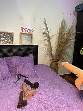 Snapshot of mia_valentine__ chatting on 07-31-26, 09:25 mia valentine online show from 07-31-26, 09:25