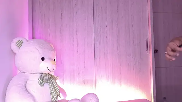 Snapshot of Raven_stonee01 chatting on 07-19-26, 01:31 Raven stonee01 online show from 07-19-26, 01:31