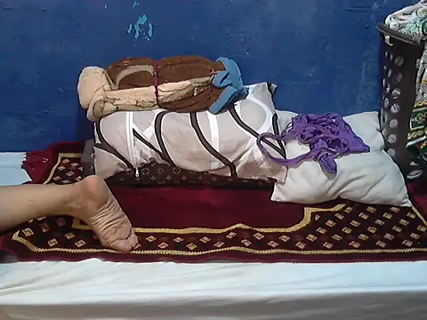 hotchilimom online show from 10-05-25, 03:38