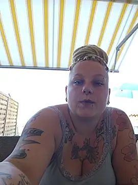 Snapshot of Lady_Peggi chatting on 06-25-26, 08:30 Lady Peggi online show from 06-25-26, 08:30