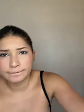 Snapshot of VioletaSanchez24 chatting on 07-17-26, 06:35 VioletaSanchez24 online show from 07-17-26, 06:35