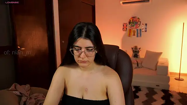 Snapshot of _Niah chatting on 07-19-26, 01:42 Niah online show from 07-19-26, 01:42