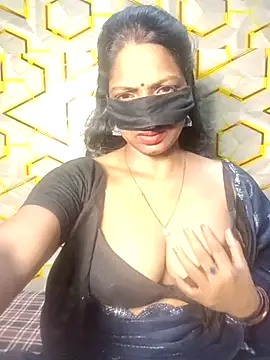 Snapshot of Juli_80 chatting on 07-01-26, 06:07 Juli 80 online show from 07-01-26, 06:07