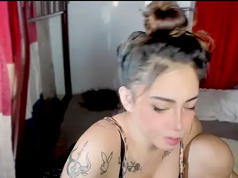 Snapshot of ArianaLore chatting on 07-05-26, 08:21 ArianaLore online show from 07-05-26, 08:21