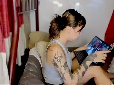 Snapshot of ArianaLore chatting on 07-28-26, 11:39 ArianaLore online show from 07-28-26, 11:39