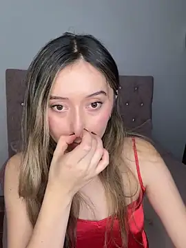 Snapshot of Sarisloves chatting on 05-19-26, 01:56 Sarisloves online show from 05-19-26, 01:56