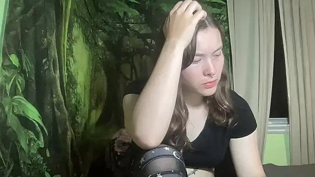 mo0ngoddess online show from 10-04-25, 02:31