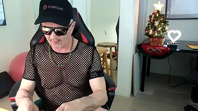 hotdadbod online show from 12-21-24, 08:43