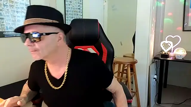 hotdadbod online show from 01-20-25, 09:32