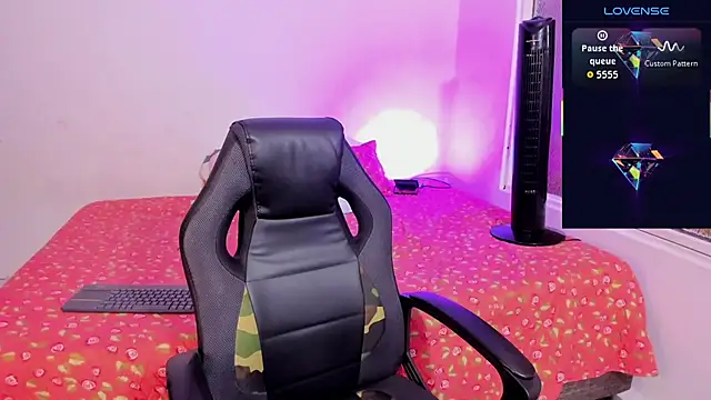 Snapshot of alison_daniels_ chatting on 09-14-25, 11:26 alison daniels online show from 09-14-25, 11:26