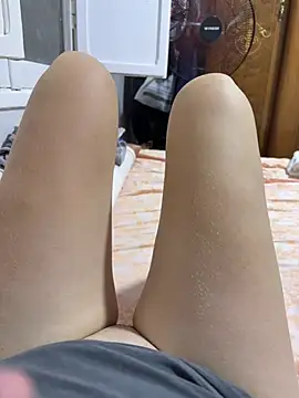 Snapshot of Loulou_fck chatting on 07-16-26, 12:27 Loulou fck online show from 07-16-26, 12:27