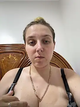 Snapshot of Loulou_fck chatting on 07-22-26, 08:11 Loulou fck online show from 07-22-26, 08:11