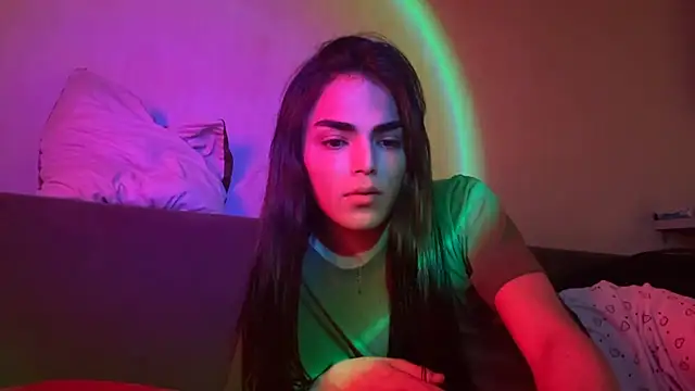 Snapshot of MarlyJess chatting on 06-11-26, 12:32 MarlyJess online show from 06-11-26, 12:32