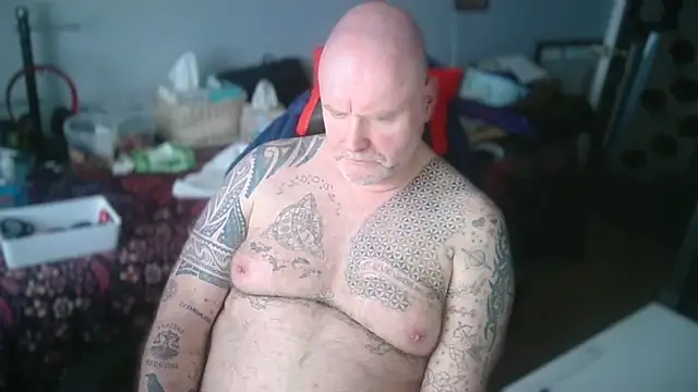 Tattooed Dilf 01 online show from 05-30-26, 02:14
